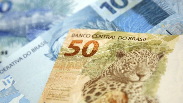 Orçamento é aprovado com valor menor e salário mínimo será de R$ 965, em 2018